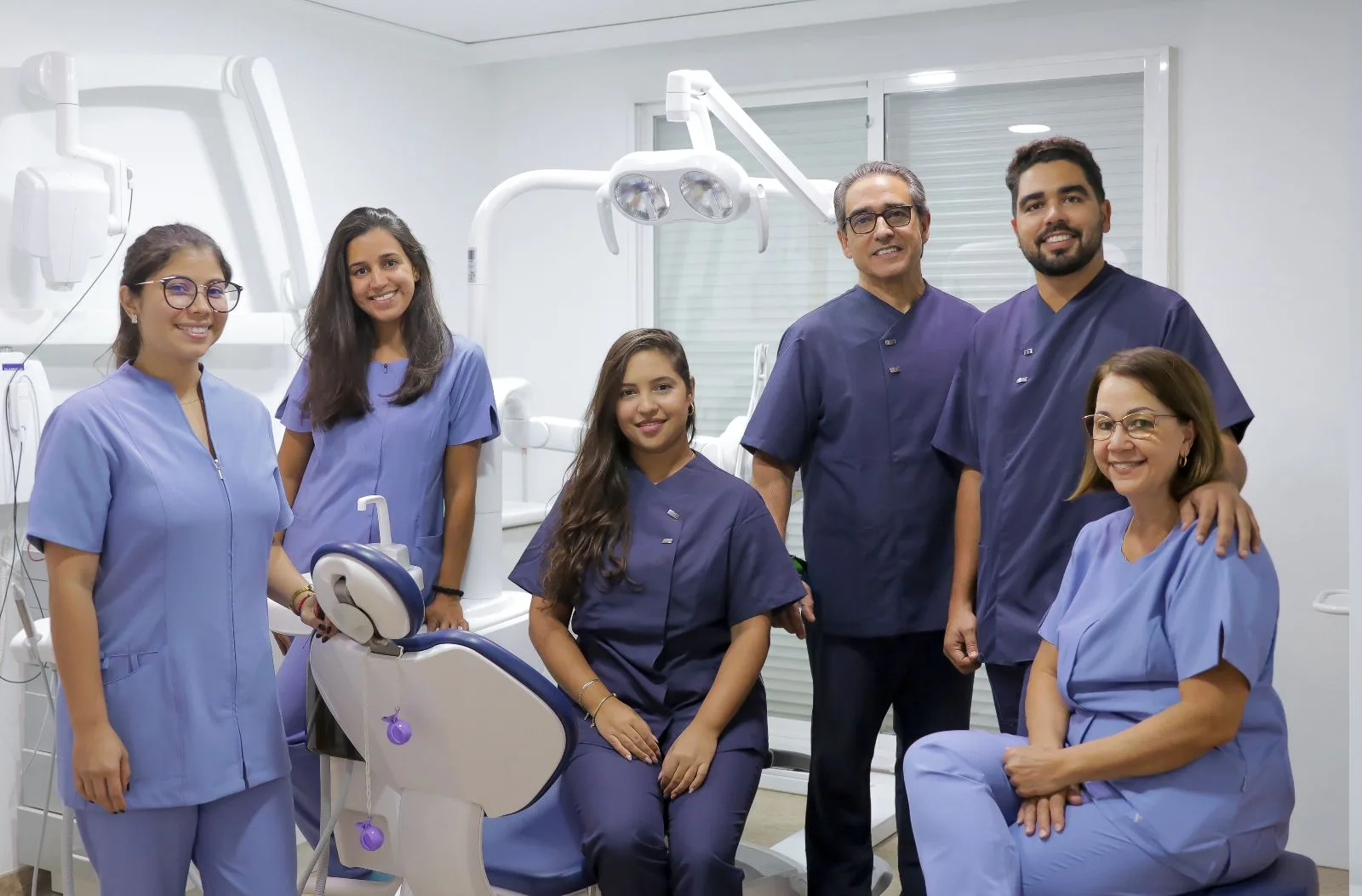 Equipo de Clínica Lahera Dental en el gabinete de Carlet