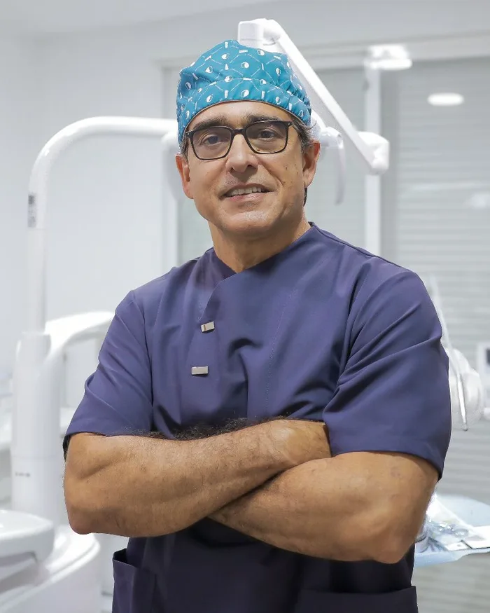 Dr. José Antonio Lahera Valdés, implantólogo de Clínica Lahera Dental en Carlet